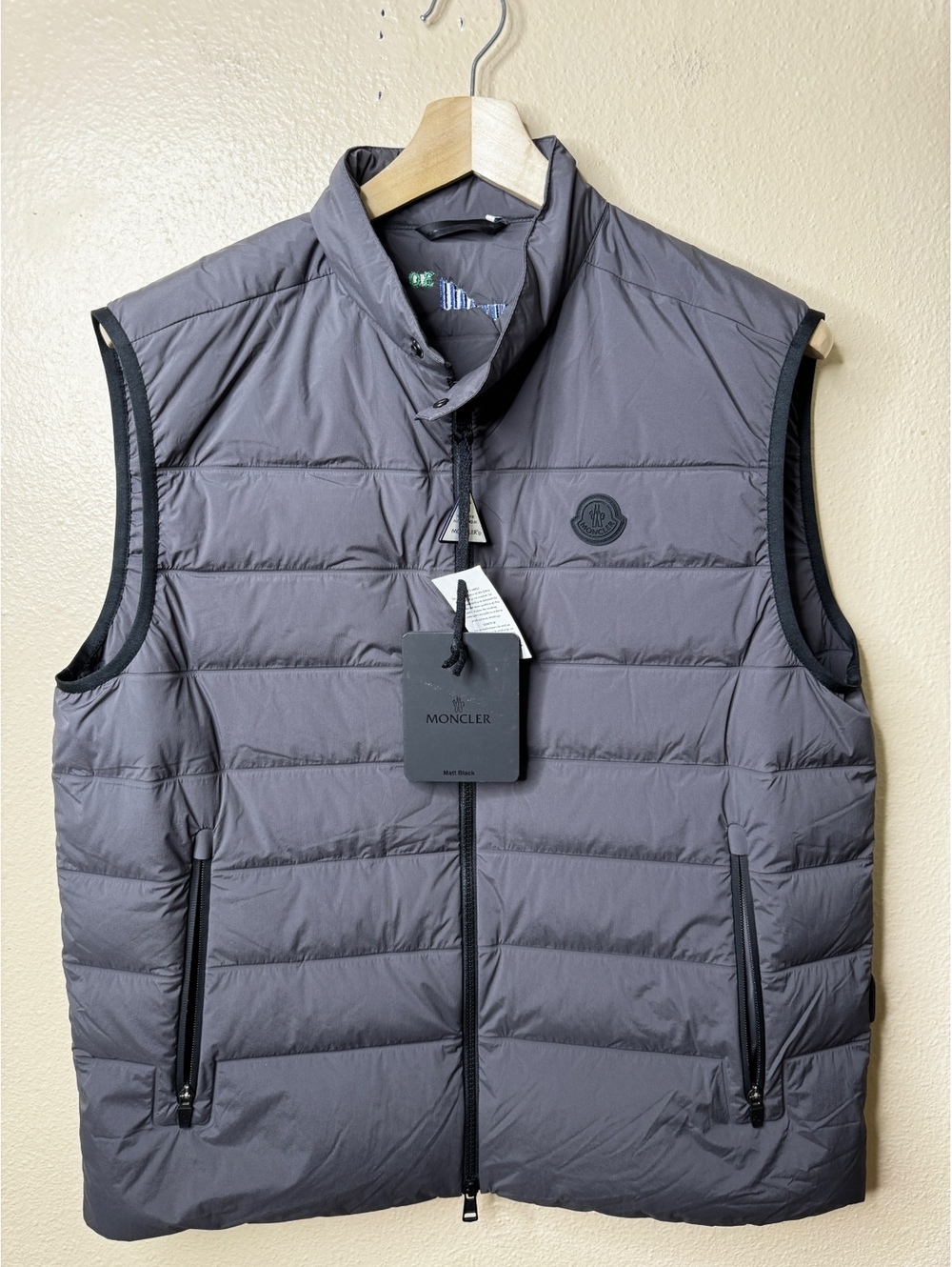 Moncler Gordes Gilet Vest Men’s XL Gray Down Puffer Full Zip Matte Black NWT